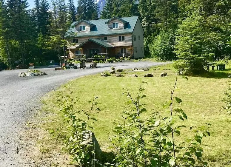 Hotelli Twin Peaks Lodge And Rv Park