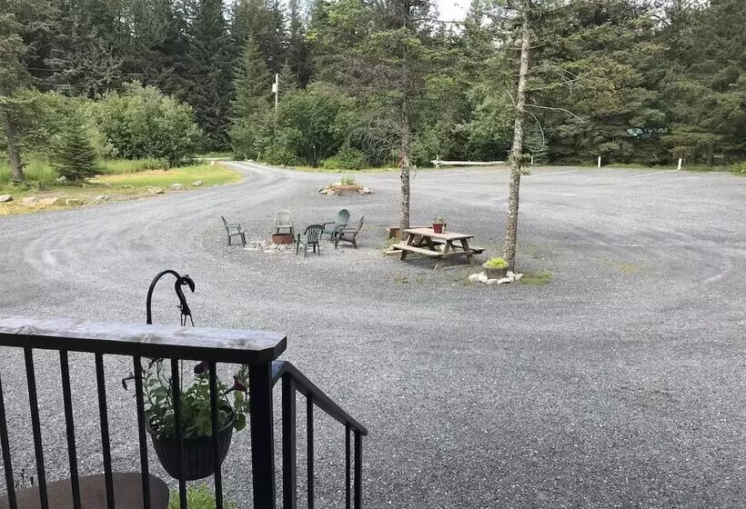 Hotelli Twin Peaks Lodge And Rv Park