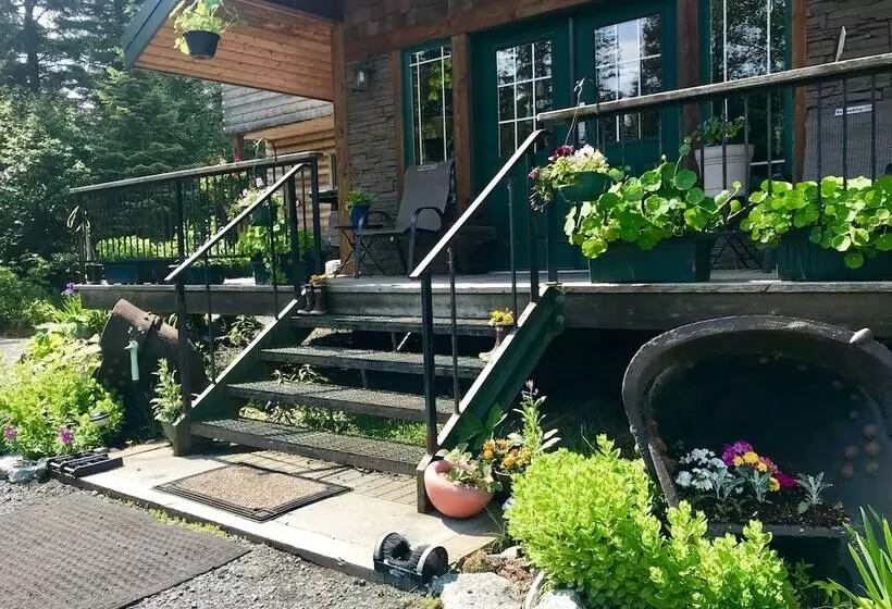 Hotelli Twin Peaks Lodge And Rv Park