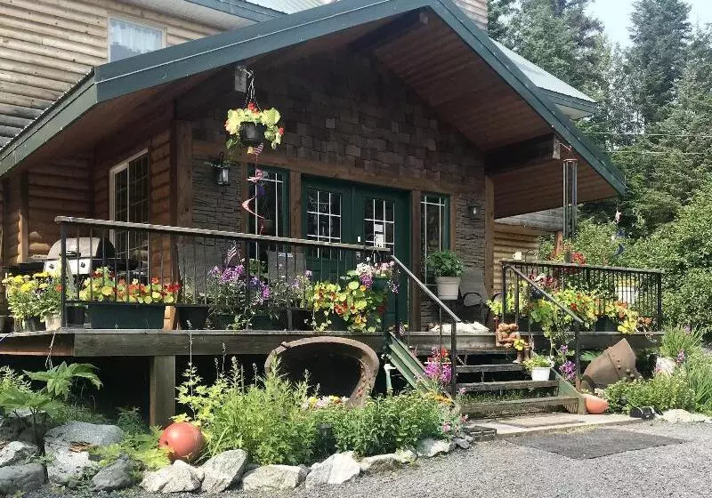 Hotelli Twin Peaks Lodge And Rv Park