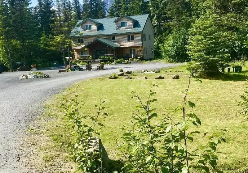 Hotelli Twin Peaks Lodge And Rv Park