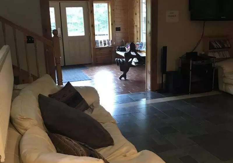 Hotelli Twin Peaks Lodge And Rv Park