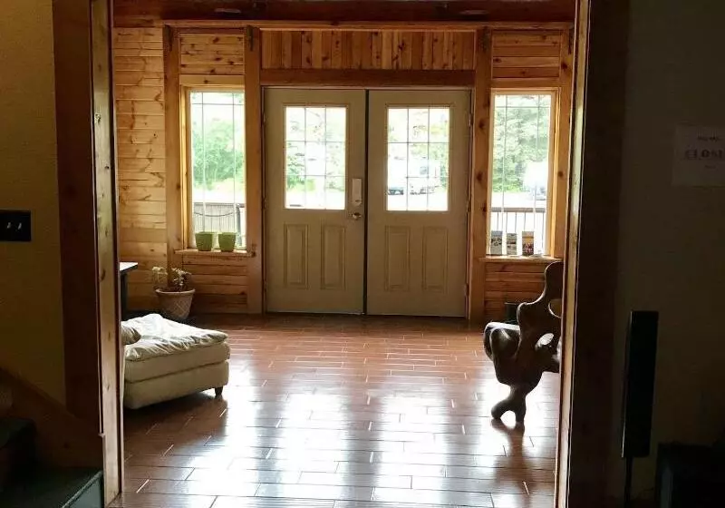 Hotelli Twin Peaks Lodge And Rv Park