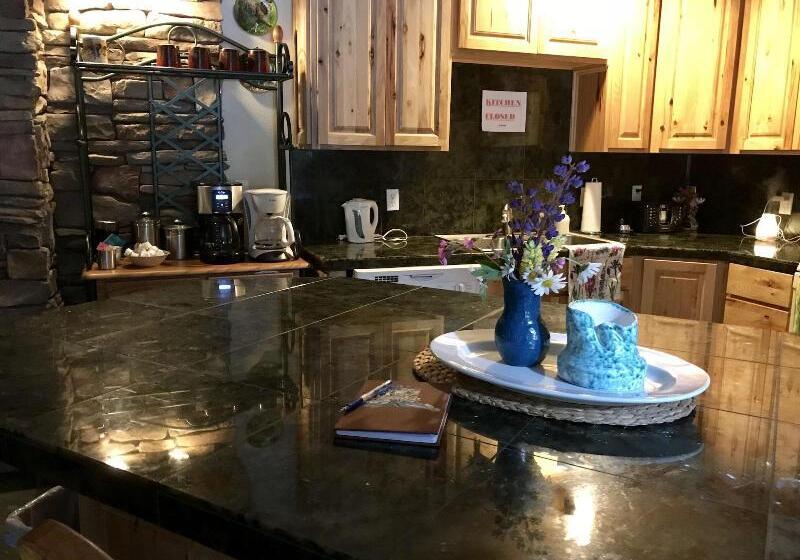 فندق Twin Peaks Lodge And Rv Park