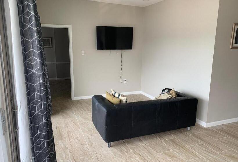 فندق على الطريق Paradise Inn