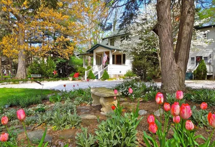 Oakland Cottage Bed And Breakfast
