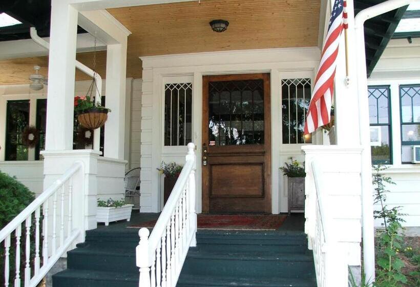 Oakland Cottage Bed And Breakfast