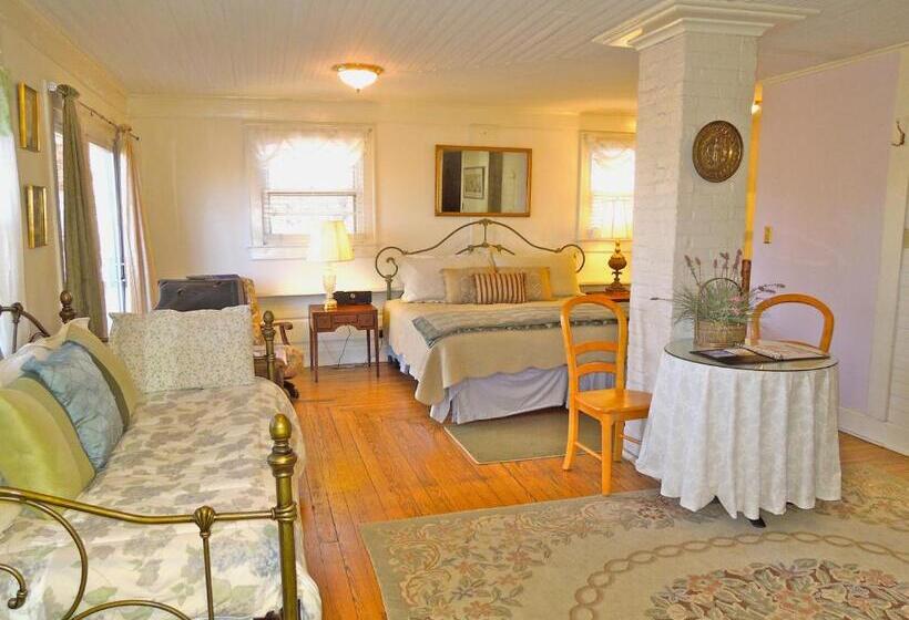 Oakland Cottage Bed And Breakfast
