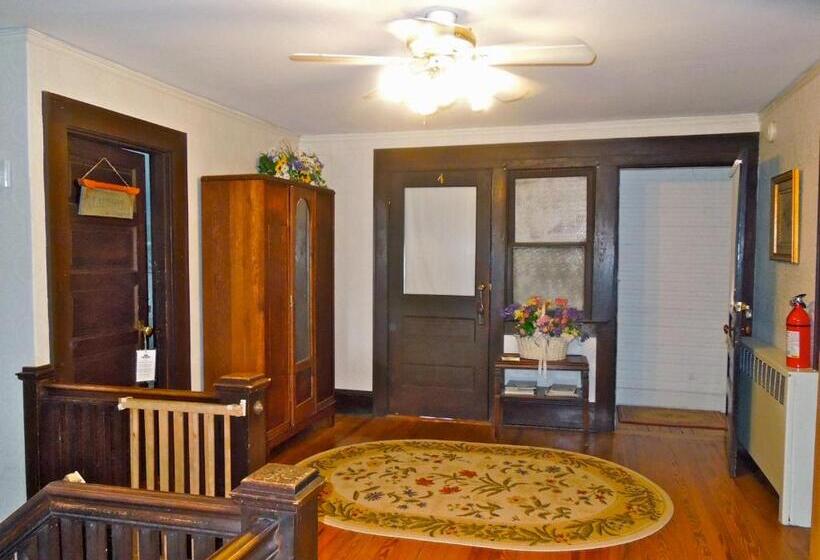 Oakland Cottage Bed And Breakfast