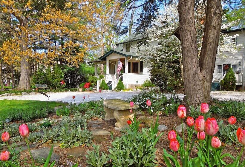 Oakland Cottage Bed And Breakfast