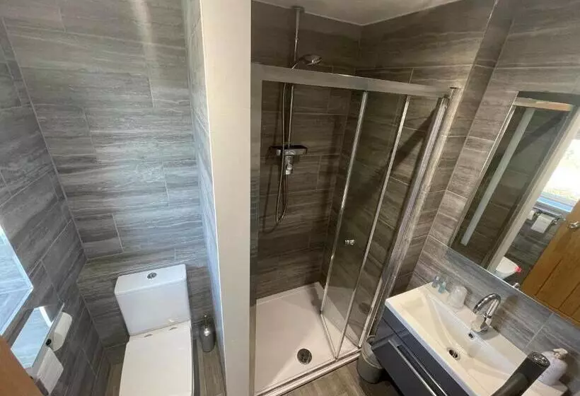 Majatalo Pen Mar Guest House