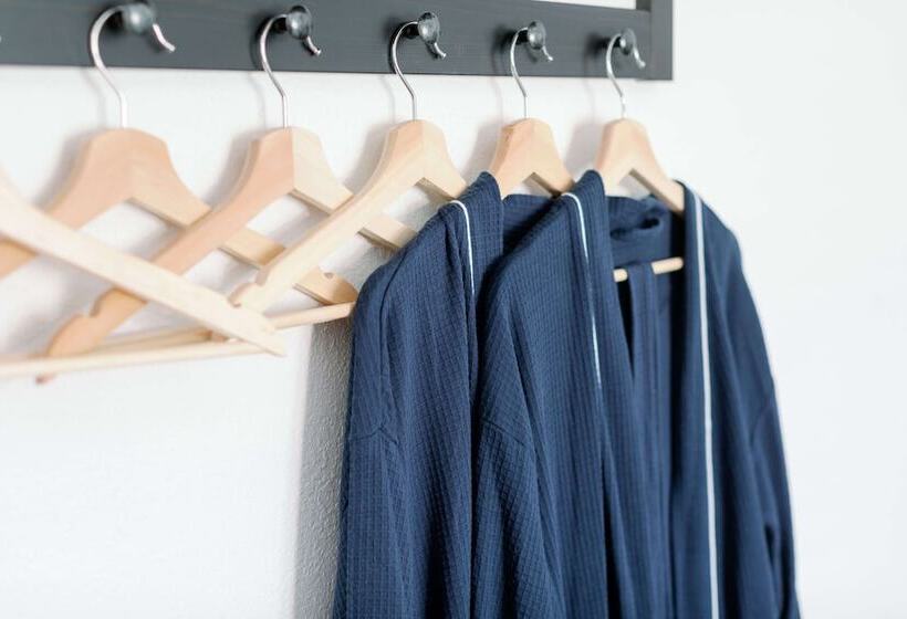 مبيت وإفطار The Foxtail Estate