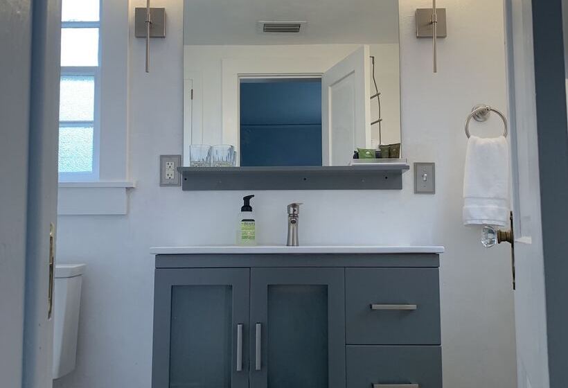 مبيت وإفطار The Foxtail Estate