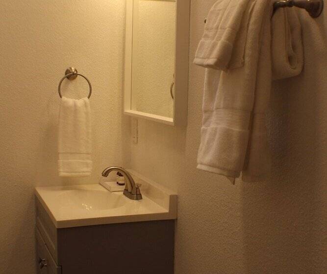 مبيت وإفطار The Foxtail Estate