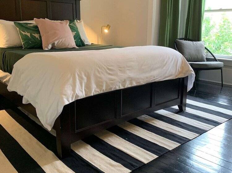 مبيت وإفطار The Foxtail Estate