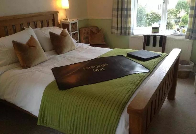 تختخواب و صبحانه The Gables Guest House