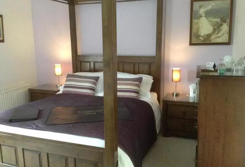 تختخواب و صبحانه The Gables Guest House