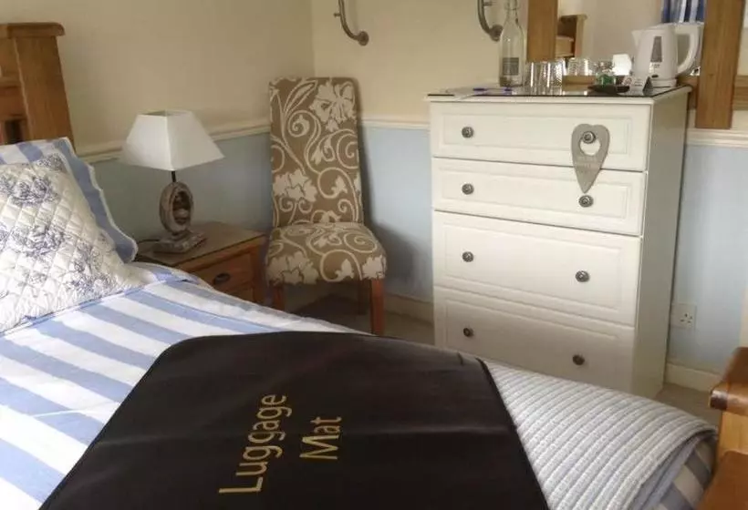 تختخواب و صبحانه The Gables Guest House