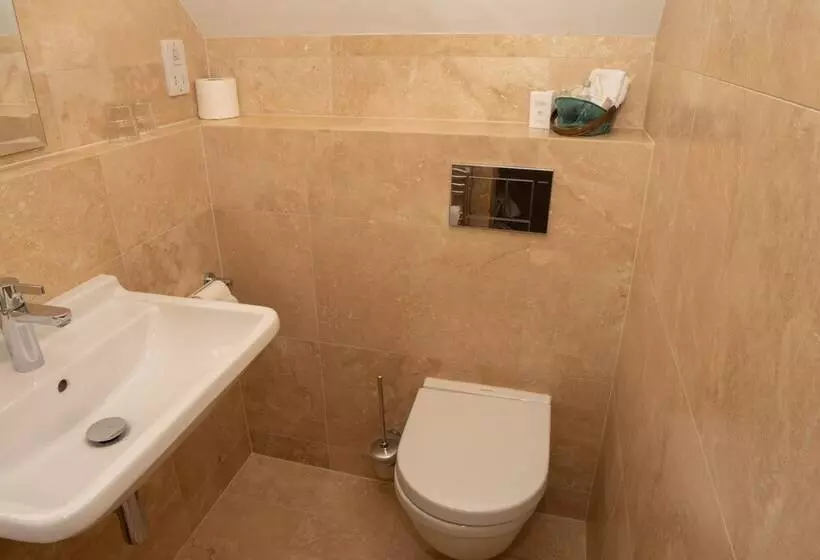 Hotel Chirnside Hall