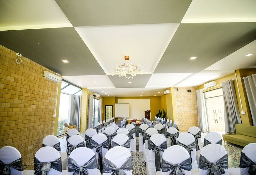 هتل Long Hải Channel Beach Resort