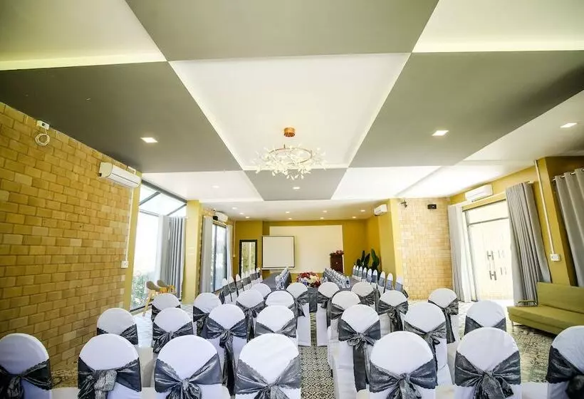 هتل Long Hải Channel Beach Resort