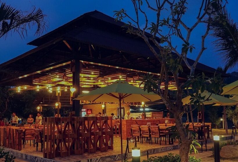 هتل Long Hải Channel Beach Resort