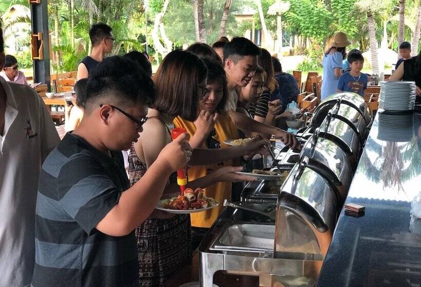 هتل Long Hải Channel Beach Resort