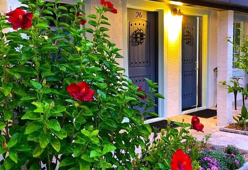 Hotelli Retreat At Crystal Manatee