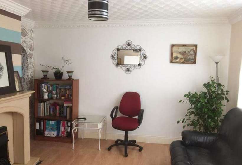 بنسيون Ucc B & B