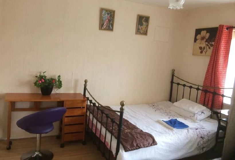 بنسيون Ucc B & B