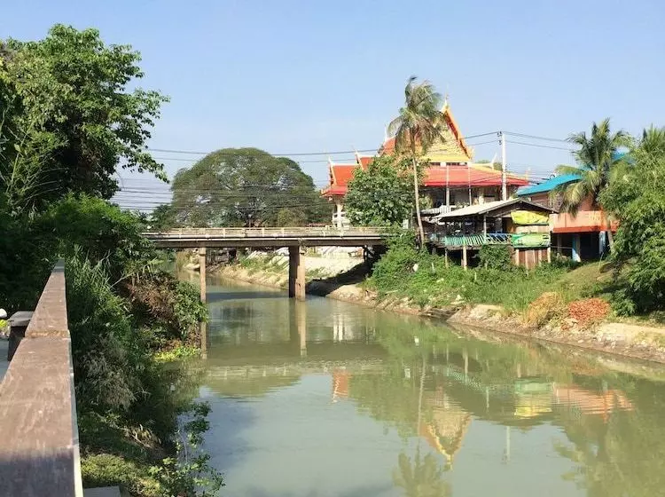 Water Front  Hostel