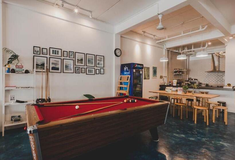 White Wall Poshtel   Hostel