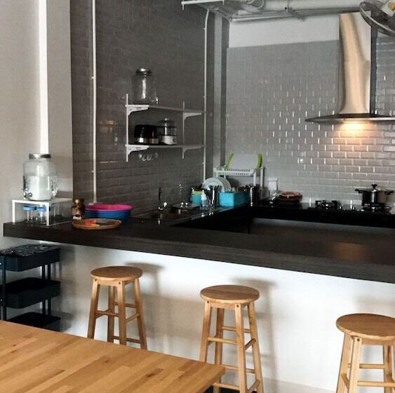 White Wall Poshtel   Hostel