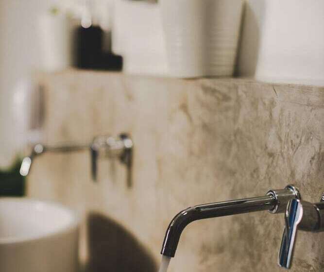 White Wall Poshtel   Hostel