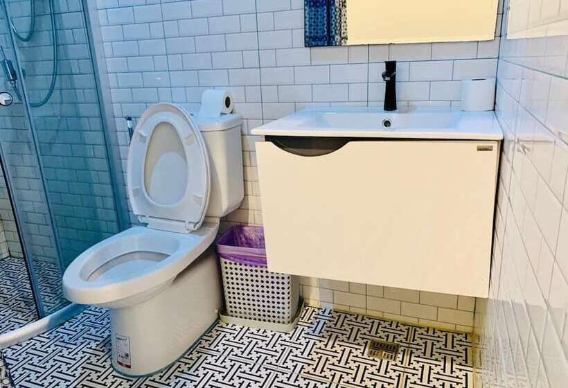 White Wall Poshtel   Hostel