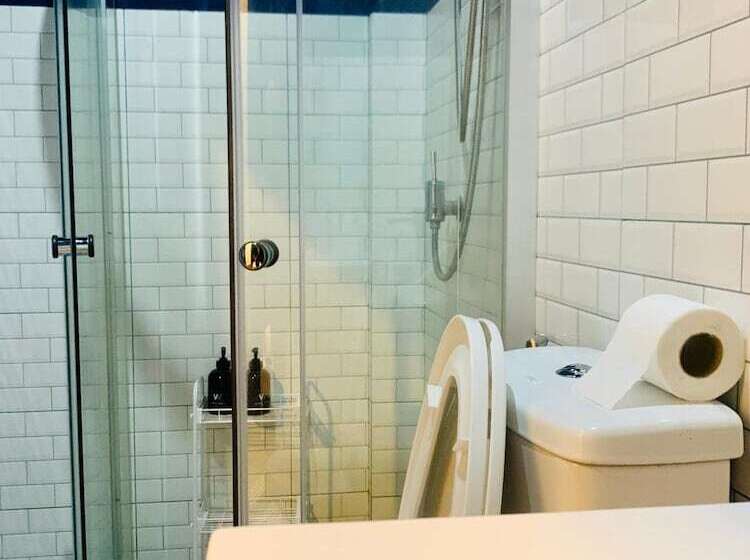 White Wall Poshtel   Hostel