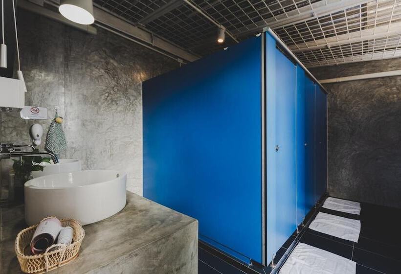 White Wall Poshtel   Hostel