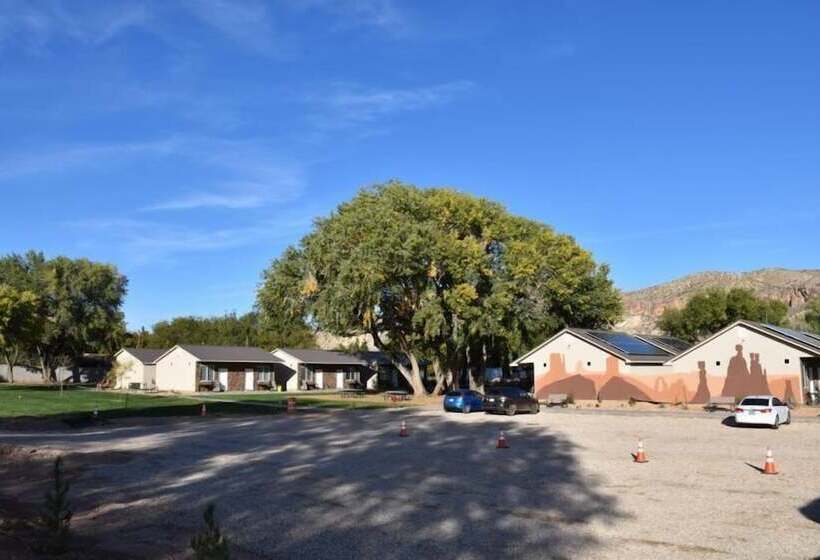 Zions Camp And Cottages