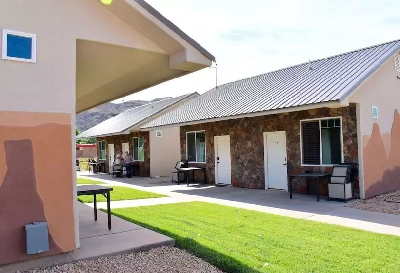 Zions Camp And Cottages