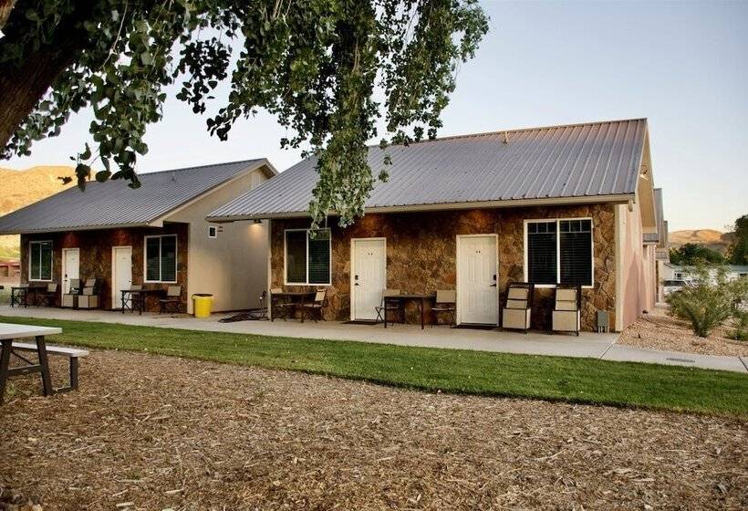 Zions Camp And Cottages