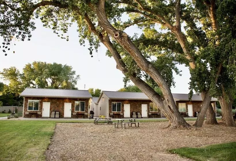 Zions Camp And Cottages