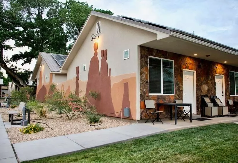 Zions Camp And Cottages
