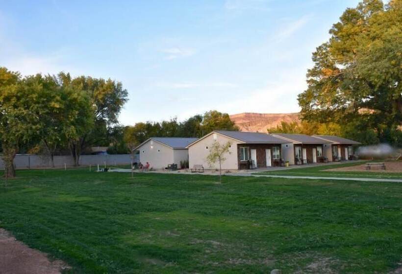 Zions Camp And Cottages