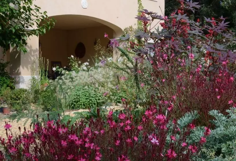 تختخواب و صبحانه La Bastide Des Enquèses