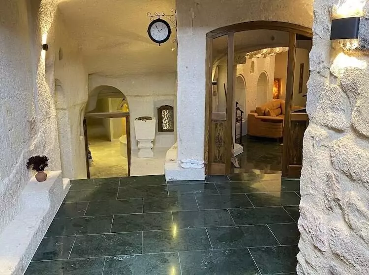 ホテル Abu Hayat Cave Suites
