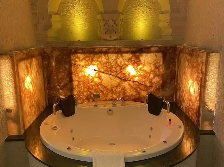 ホテル Abu Hayat Cave Suites