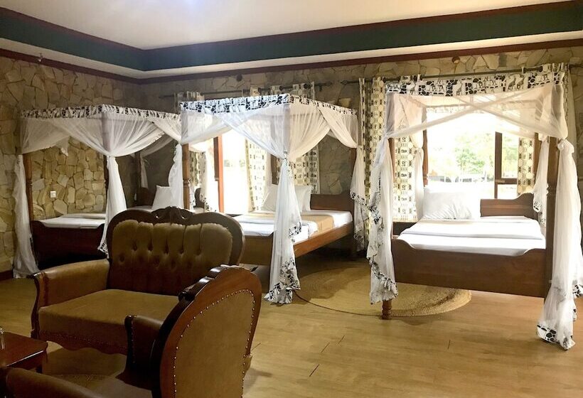 Отель Enyati Lodge