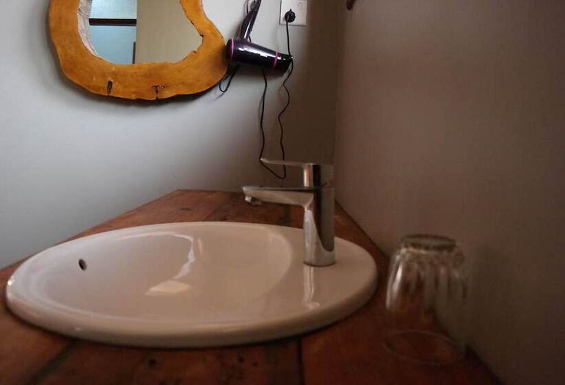 Отель Enyati Lodge