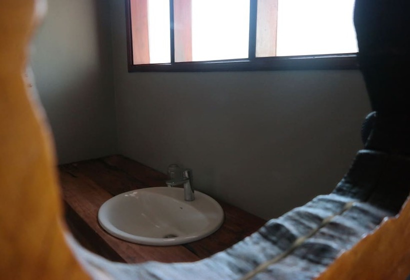 Отель Enyati Lodge