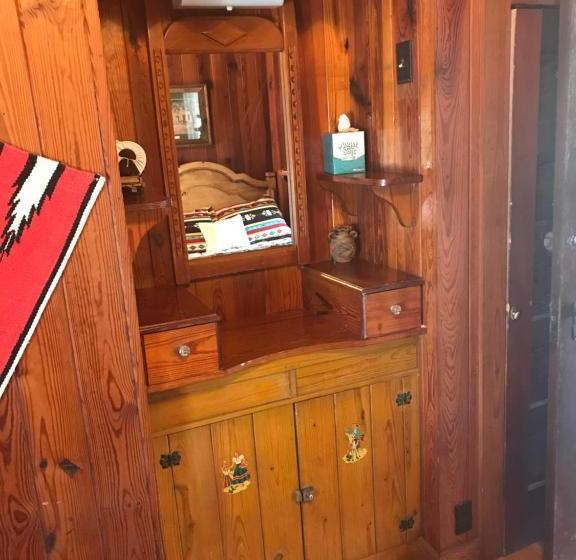 فندق ريفى Twin Elm Guest Ranch